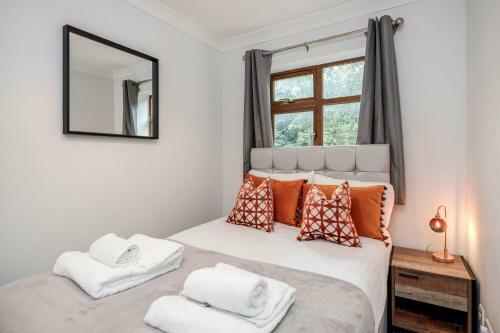 Maidenhead, Pet Friendly 4 Bed House, Free Parking