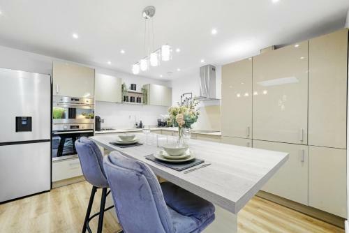 Modern Bungalow In Maidstone Sleeps 5 With Free Parking