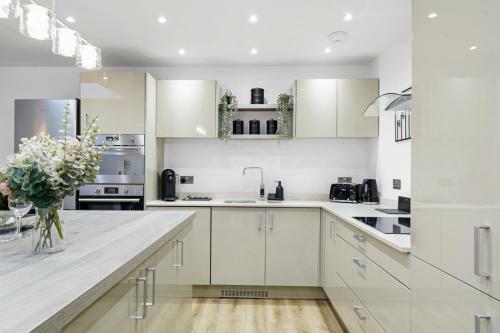 Modern Bungalow In Maidstone Sleeps 5 With Free Parking