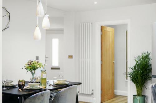 Modern Bungalow In Maidstone Sleeps 5 With Free Parking
