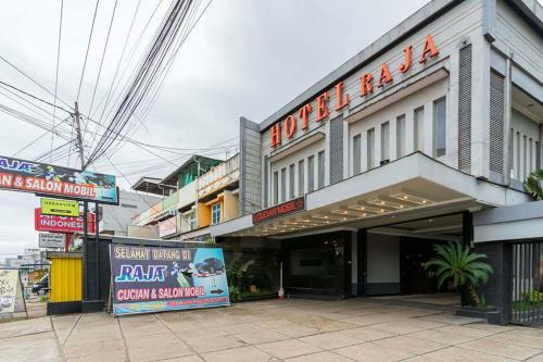 Urbanview Hotel Raja Jambi