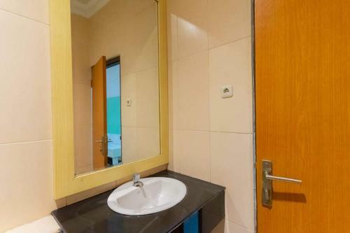 Urbanview Hotel Raja Jambi