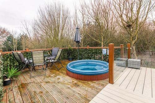 Meadows Lodge With Hot Tub