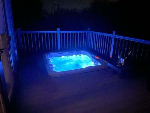 Coopers Cabin With Hot Tub