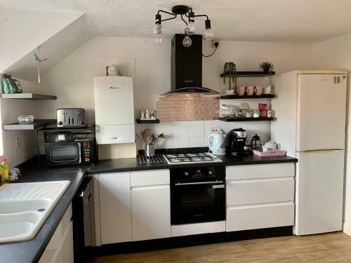 Explorers Nook Spacious Yorkshire Wolds Apartment With Cycle Storage