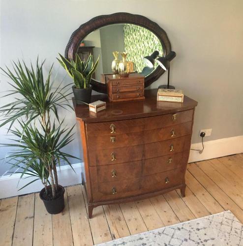 Luminous 3-storey Period Townhouse, Steps From The Beach