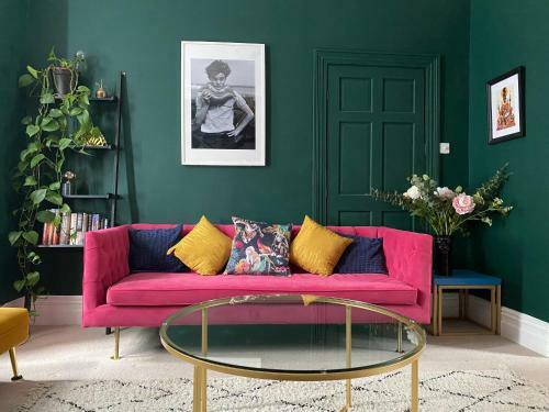 Luminous 3-storey Period Townhouse, Steps From The Beach