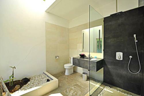 3-bedroom Beach Front Villa, 10 Mins To Dive Sites