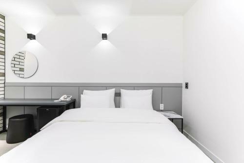 Pyeongtaek Godeok Rich Stay Hotel