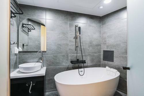 Pyeongtaek Godeok Rich Stay Hotel
