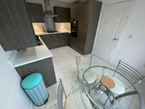 Hostal Large Bright King Sized Room - Short Walk From Cc