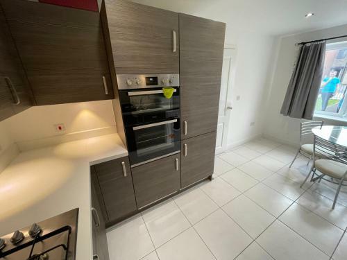 Hostal Large Bright King Sized Room - Short Walk From Cc