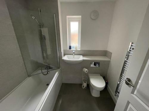 Hostal Large Bright King Sized Room - Short Walk From Cc