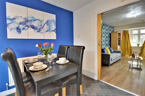 Manchester Townhouse By Bevolve - 4 Bedrooms - Free Parking