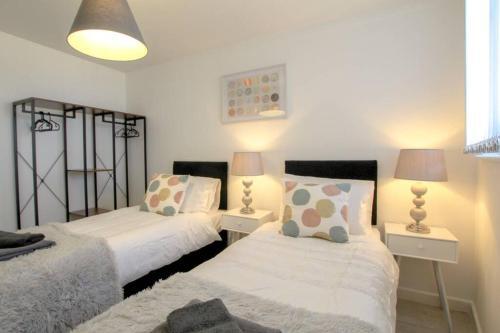 Apartamento Modern Fresh 2bd Apt Close To Centre And Uni-slps5