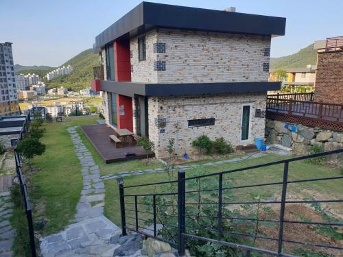 Geoje Sukwong Two Floors House