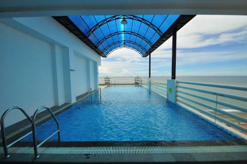 Ocean Beach Hotel Padang