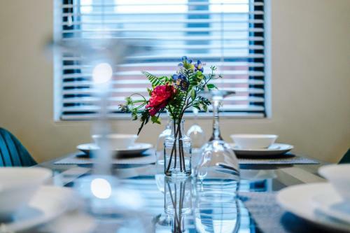 Rest & Recharge At Ash House Near Mediacityuk