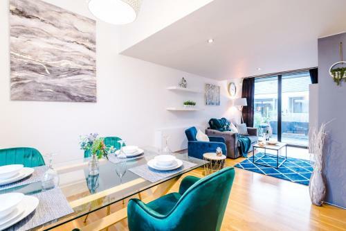 Rest & Recharge At Ash House Near Mediacityuk