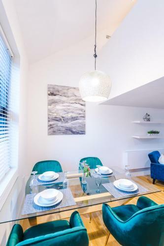 Rest & Recharge At Ash House Near Mediacityuk