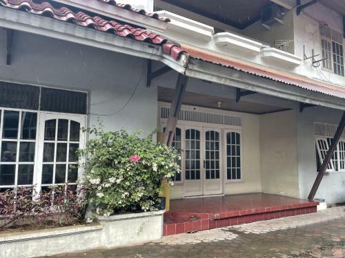 Hotel Oyo 90812 Hayza Residence Syariah