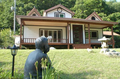 Anna House Valley Pension