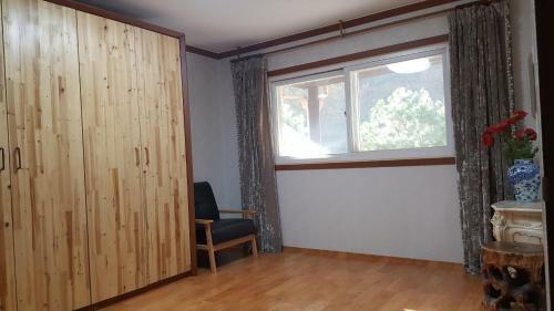 Anna House Valley Pension