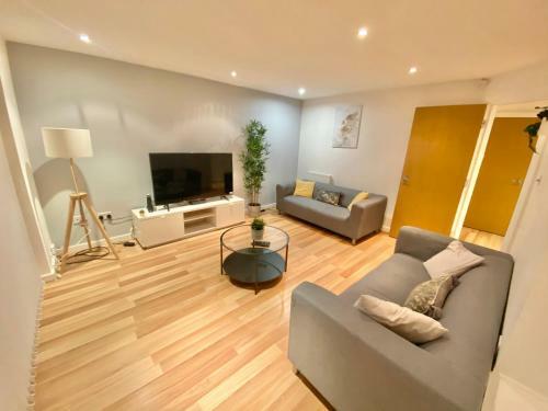 Large 5-bed City Centre Townhouse With Secure Parking
