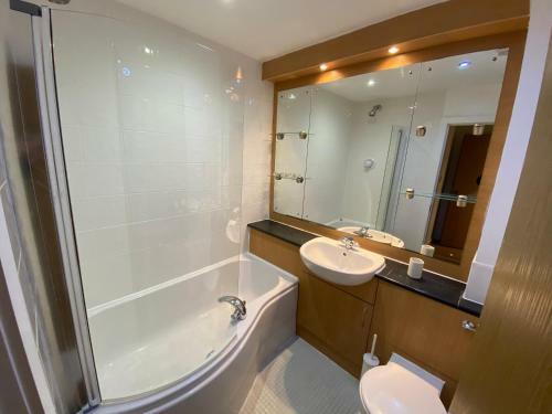 Large 5-bed City Centre Townhouse With Secure Parking