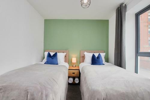 Exquisite 5 Bedroom Manchester House Sleeps8 Wparking