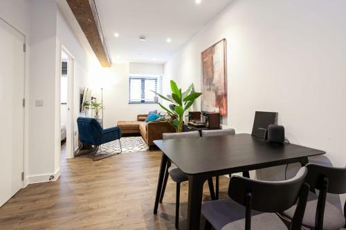 Stylish Modern Apartment In Central Manchester