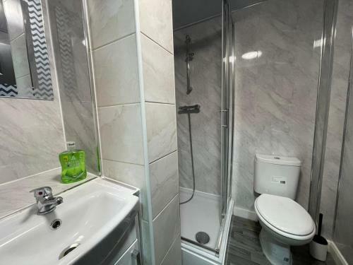 Lovely Party House - Centrally Located