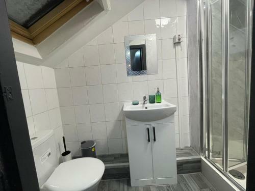 Lovely Party House - Centrally Located