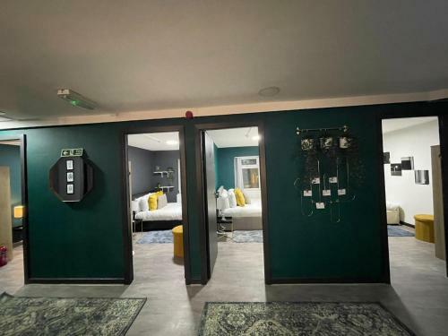 Lovely Party House - Centrally Located