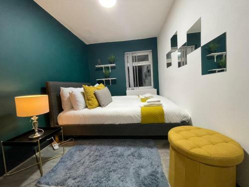 Lovely Party House - Centrally Located