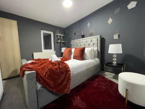 Lovely Party House - Centrally Located