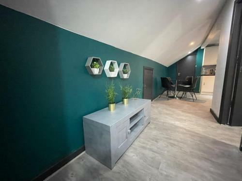 Lovely Party House - Centrally Located