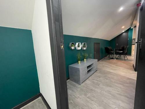 Lovely Party House - Centrally Located