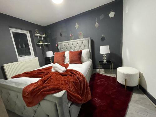 Lovely Party House - Centrally Located