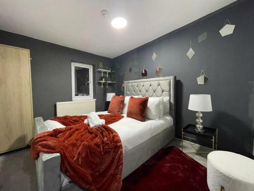 Lovely Party House - Centrally Located