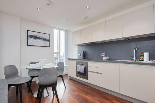 Stunning Apartment - Private Parking - Stadium Views