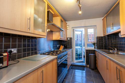 Cosy One Bed Apartment - Close To Cc