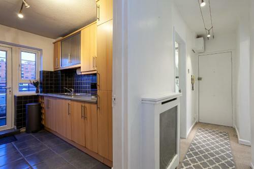Cosy One Bed Apartment - Close To Cc