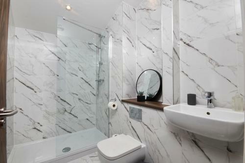 Stunning 5 Bed House In Manchester Sleeps8 Wparking