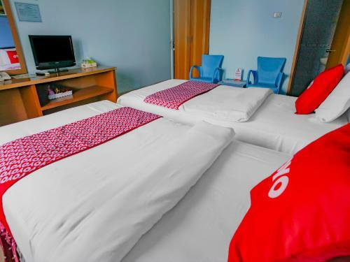 Hotel Oyo 90072 Apri Inn Syariah