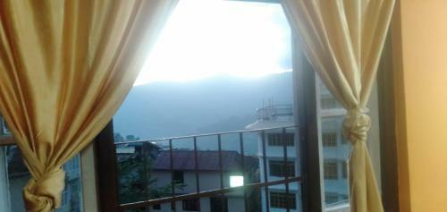 Lama Hotel & Travels