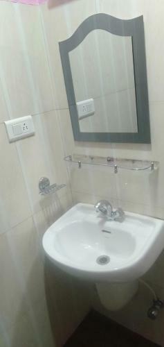 Lama Hotel & Travels