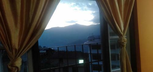 Lama Hotel & Travels