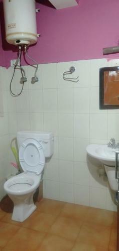 Lama Hotel & Travels