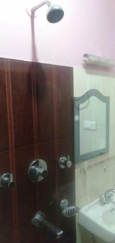 Lama Hotel & Travels